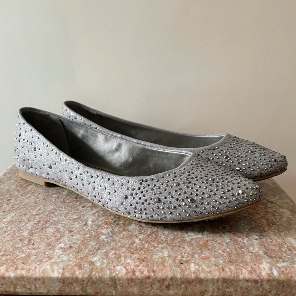 Bakers Silver Pointed Toe Flats w/ Sparkle Rhinestones Size 8 M - Picture 3 of 12